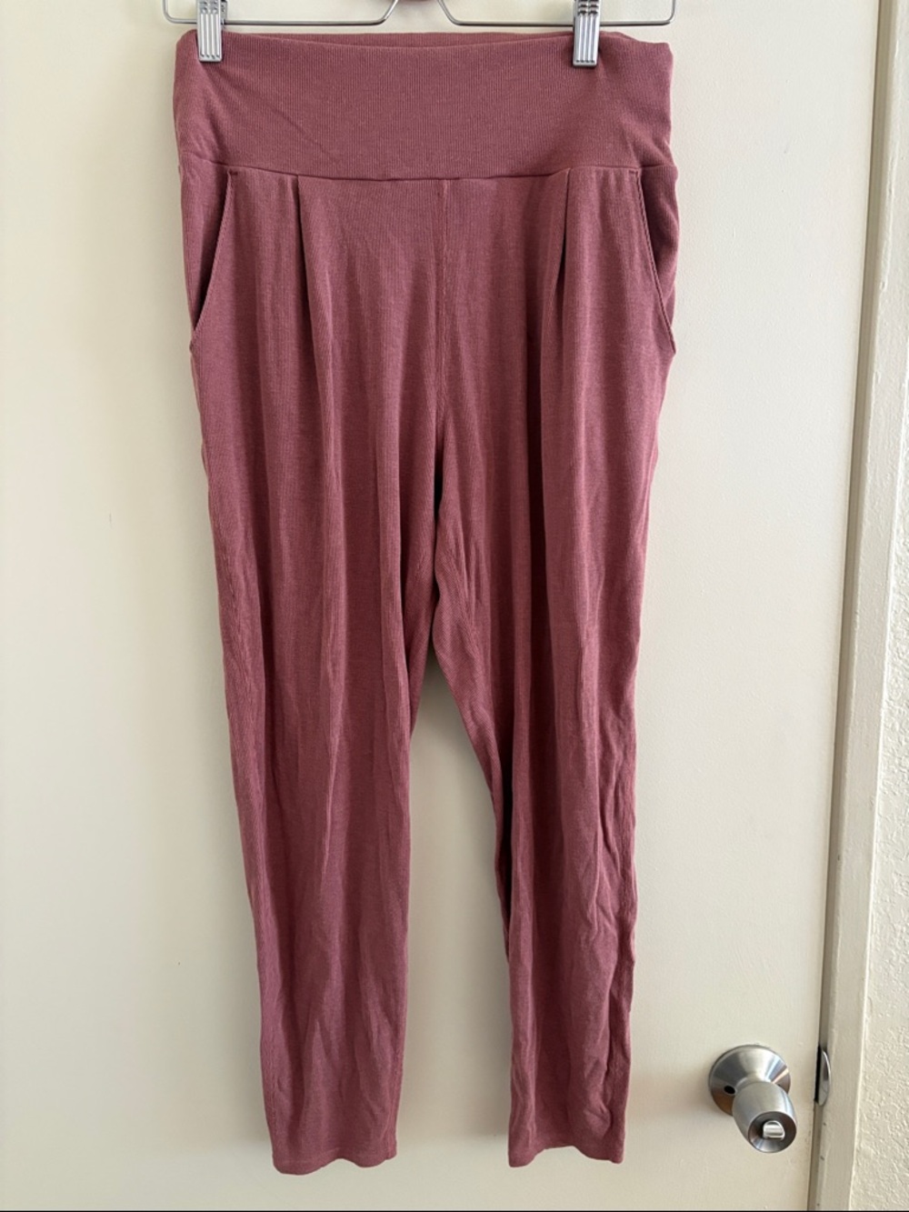 Vuori High-Rise Leggings in Mauve